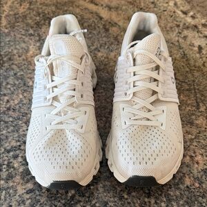 Women’s size 7 OnCloud
